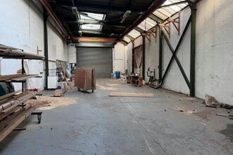 28-30 Goat Rd, Mitcham to rent Interior Photo- Image 2 of 4
