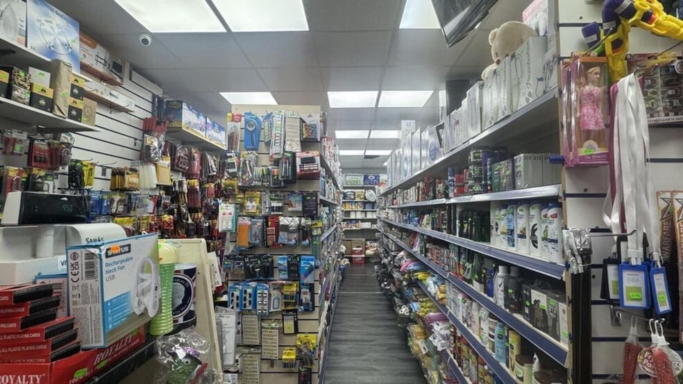60 Harrow Rd, Wembley to rent - Building Photo - Image 3 of 9