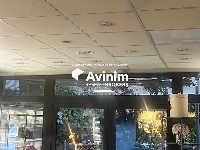 Retail in Divonne-les-Bains for sale Lobby- Image 1 of 2