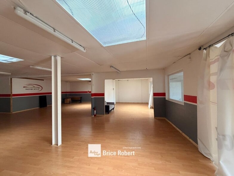119 Route De Grenoble, Saint-Priest to rent - Interior Photo - Image 2 of 4