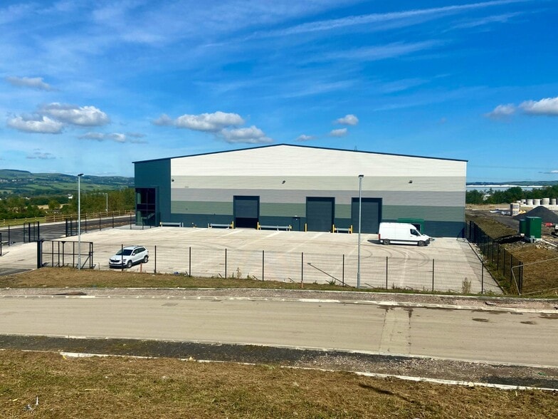64 Accrington Rd, Burnley to rent - Building Photo - Image 2 of 6