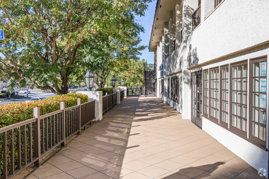 11939 Rancho Bernardo Rd, San Diego, CA for rent - Building Photo - Image 3 of 5