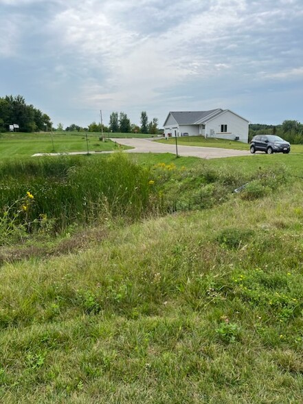 685 Heritage Ln, Hammond, WI for sale - Building Photo - Image 3 of 6