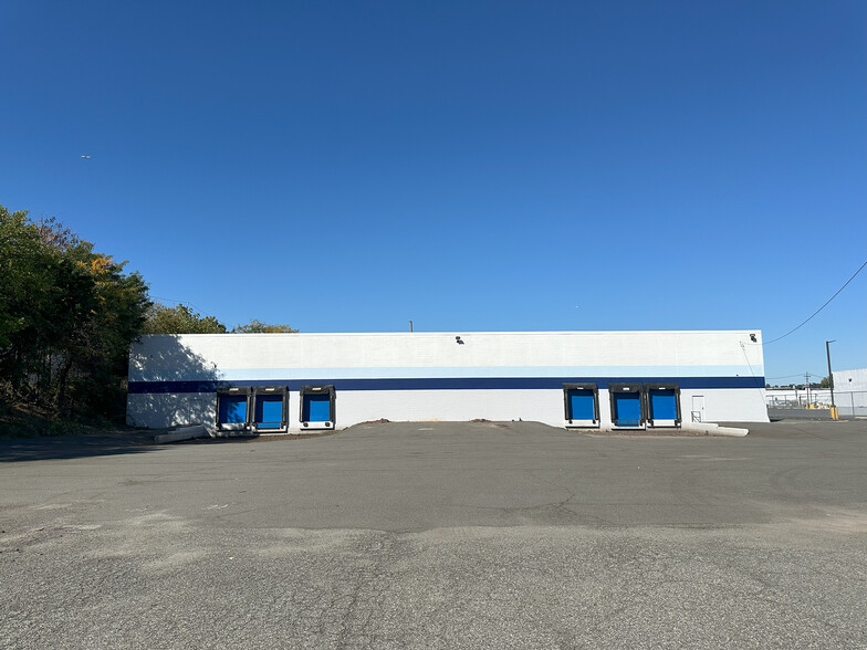 140 Kero Rd, Carlstadt, NJ for rent - Building Photo - Image 2 of 8