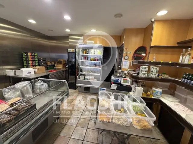 Retail in Levallois-Perret to rent Interior Photo- Image 1 of 7