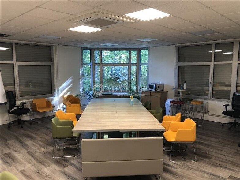 Office in Trappes to rent - Interior Photo - Image 1 of 5