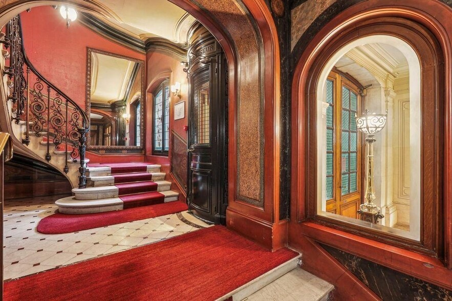 Office in Paris for sale - Interior Photo - Image 3 of 23