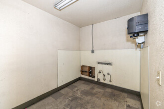 7307 Roseville Rd, Sacramento, CA for rent Interior Photo- Image 2 of 3