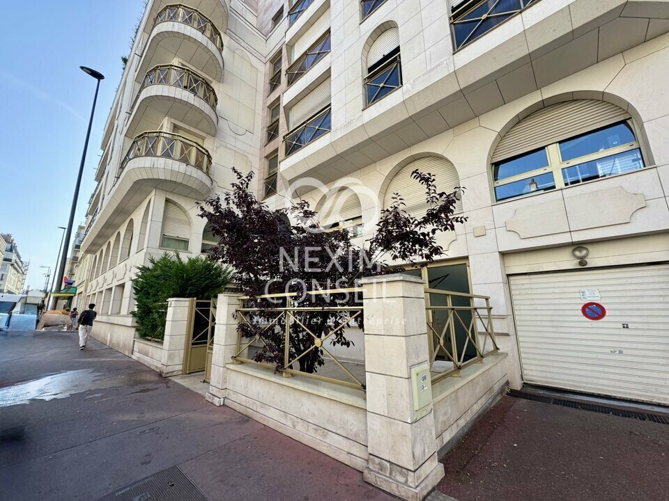 Office in Levallois-Perret for sale Building Photo- Image 1 of 11