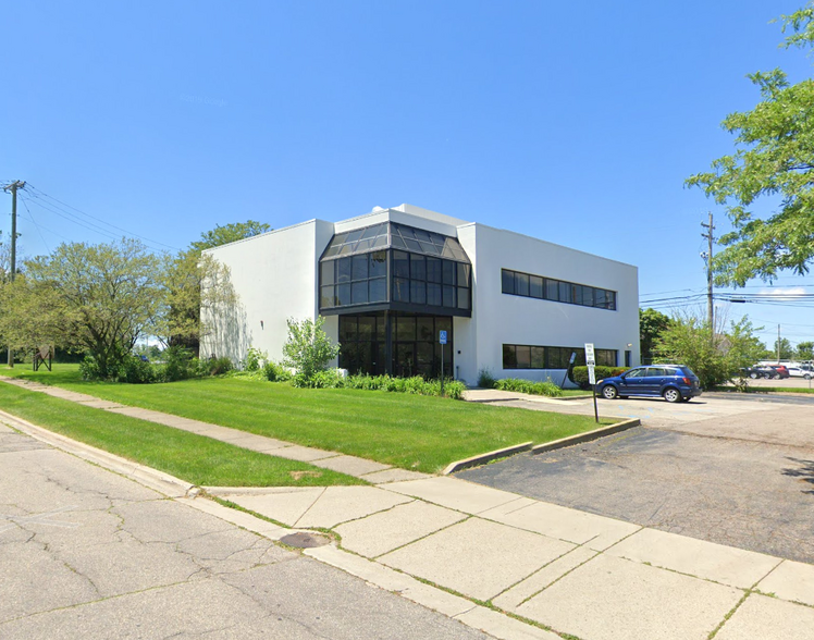 44060 Woodward Ave, Bloomfield Hills, MI for rent - Building Photo - Image 1 of 17