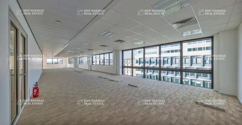 2 Place Du General De Gaulle, Antony to rent - Interior Photo - Image 2 of 5
