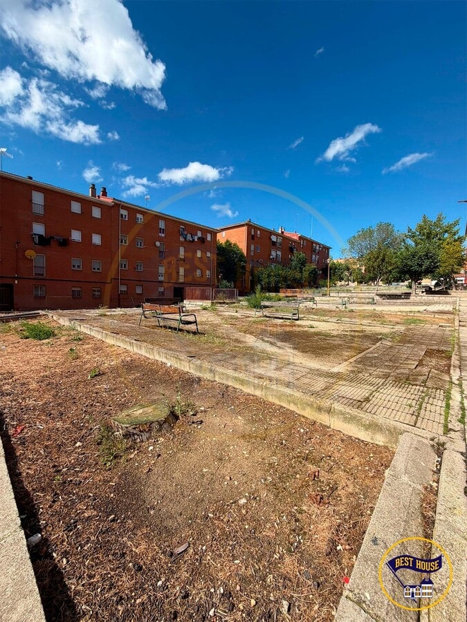 Cuenca, CUE 16004 - Unit - -  - Interior Photo - Image 2 of 11