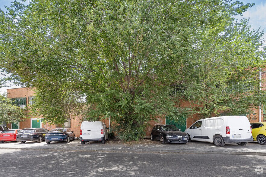Calle Copérnico, 5, Coslada, Madrid for sale - Building Photo - Image 2 of 5