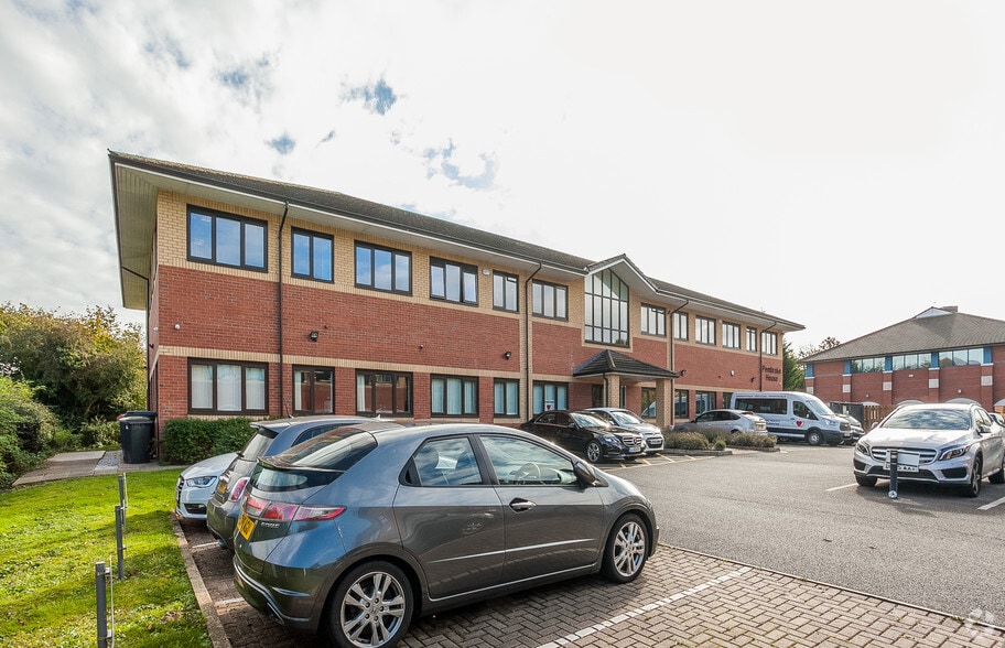 Ellice Way, Wrexham to rent - Building Photo - Image 3 of 8