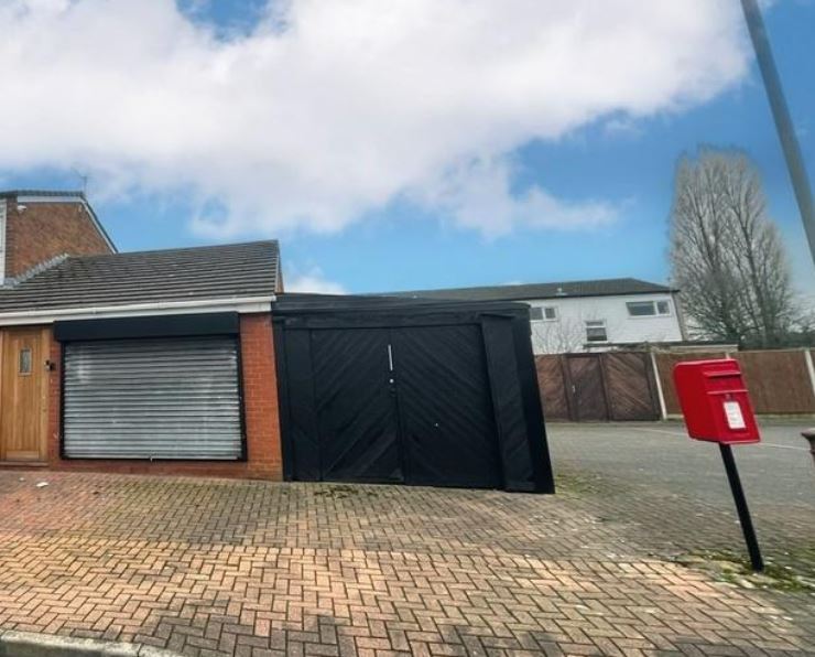 2 Domingo Dr, Liverpool for sale Primary Photo- Image 1 of 1