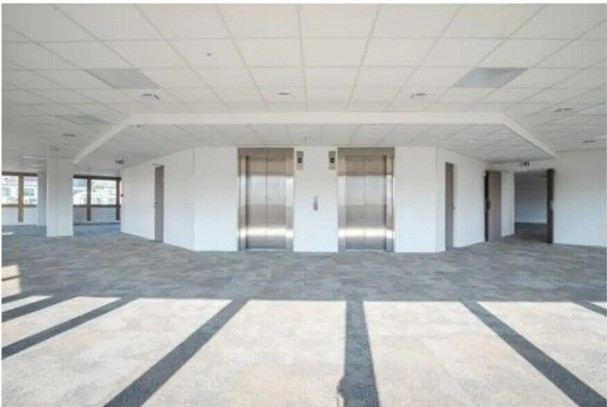 Office in Levallois-Perret to rent - Building Photo - Image 1 of 8