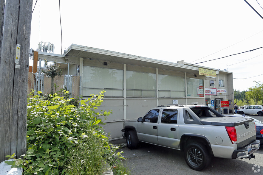 11728 Aurora Ave N, Seattle, WA for rent - Building Photo - Image 3 of 4