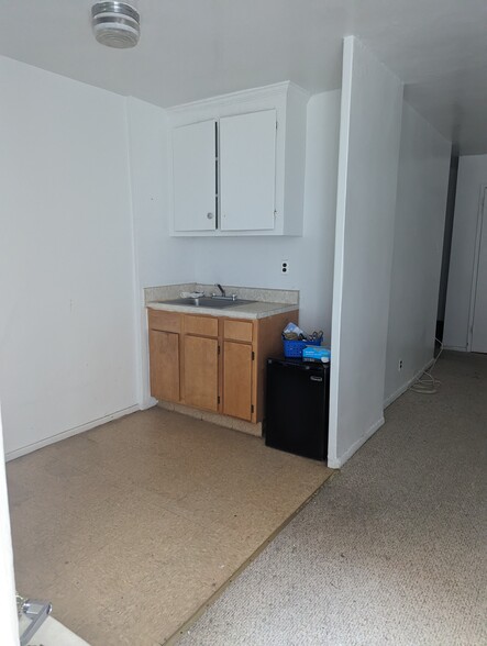 79-11 41st Ave, Elmhurst, NY for rent - Interior Photo - Image 1 of 7