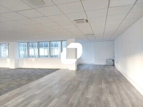 Office in Vélizy-Villacoublay to rent Interior Photo- Image 1 of 1