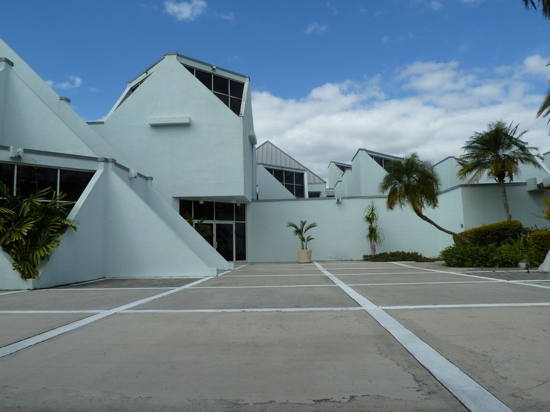 9408 SW 87th Ave, Miami, FL for sale - Building Photo - Image 1 of 1