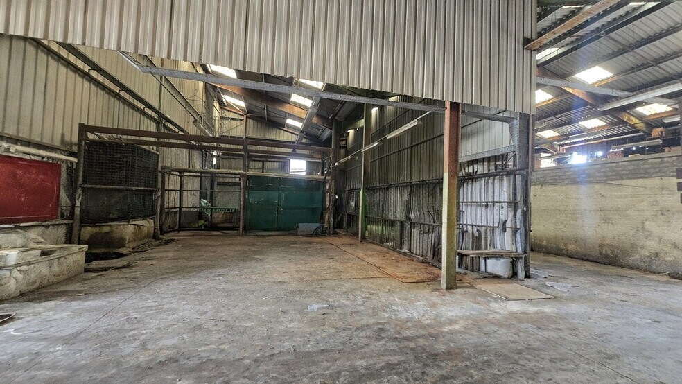 Industrial in La Seyne-sur-Mer to rent - Interior Photo - Image 2 of 4