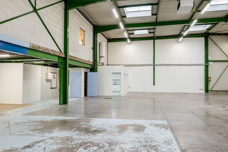 Light Industrial in Saint-Thibault-des-Vignes to rent - Building Photo - Image 2 of 7