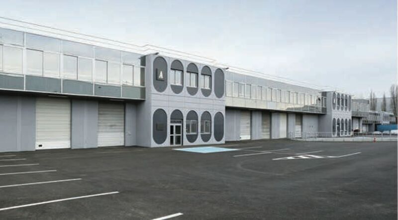 Industrial in Saint-Denis to rent - Building Photo - Image 1 of 3