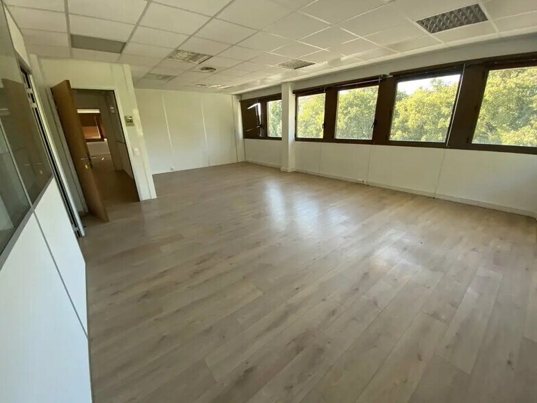 Office in Avignon to rent - Building Photo - Image 3 of 6