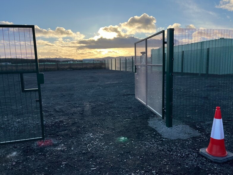 Errol Airfield, Errol to rent - Building Photo - Image 3 of 5