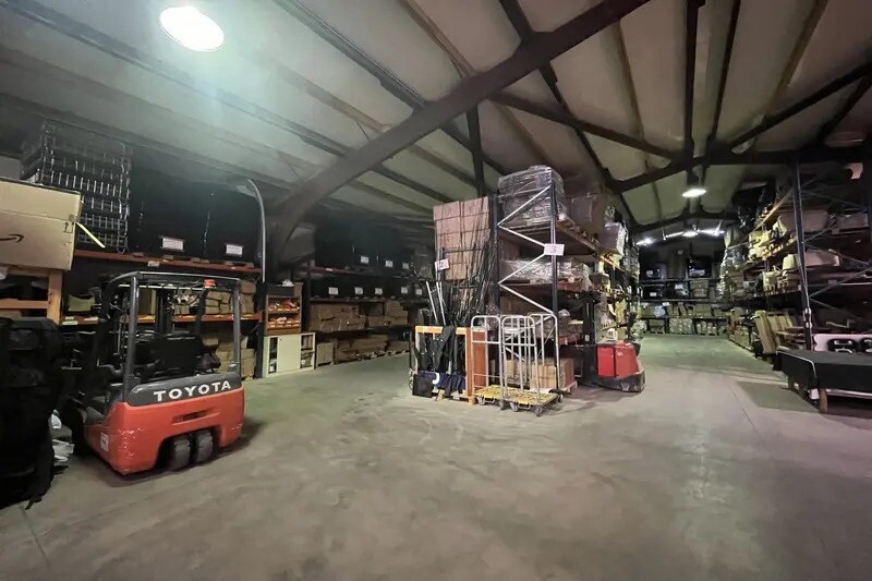 Light Industrial in Montpellier to rent - Interior Photo - Image 3 of 4