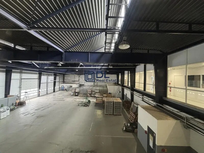 Industrial in Trappes to rent Building Photo- Image 1 of 11