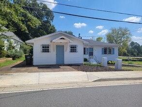 135 Palm St, Holly Springs, GA for rent Building Photo- Image 2 of 7