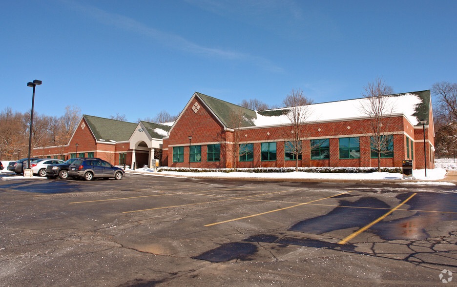 950 Corporate Office Dr, Milford, MI for rent - Primary Photo - Image 1 of 10