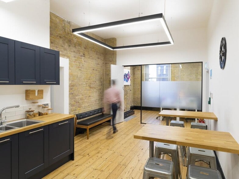 91-93 Great Eastern St, London to rent - Building Photo - Image 2 of 9