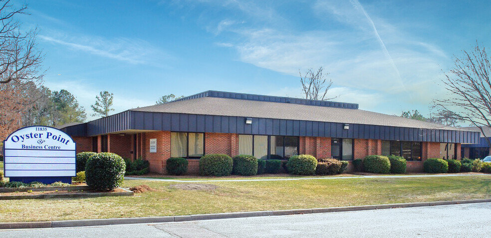 11835 Canon Blvd, Newport News, VA for rent - Building Photo - Image 1 of 14