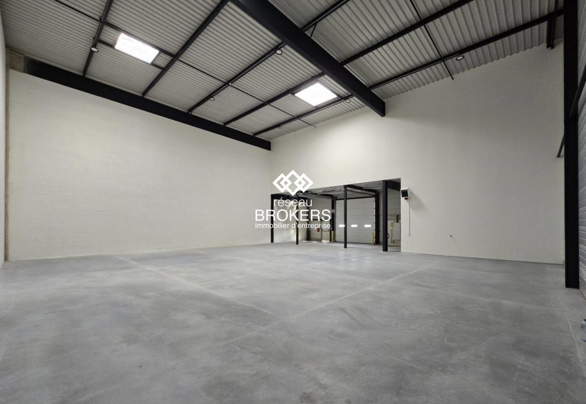 Industrial in Osny to rent Interior Photo- Image 1 of 4