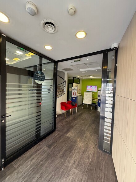 Hypercentre, Marignane for sale - Building Photo - Image 2 of 7