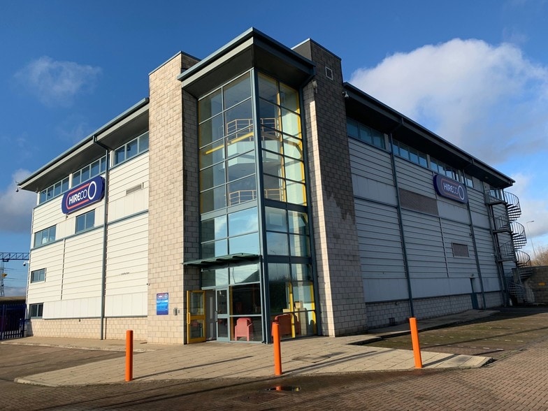 7A Juliette Way, South Ockendon for sale - Primary Photo - Image 1 of 1