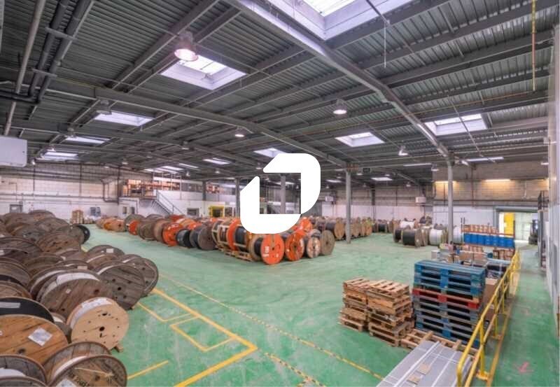 Light Industrial in Palaiseau to rent - Interior Photo - Image 2 of 4