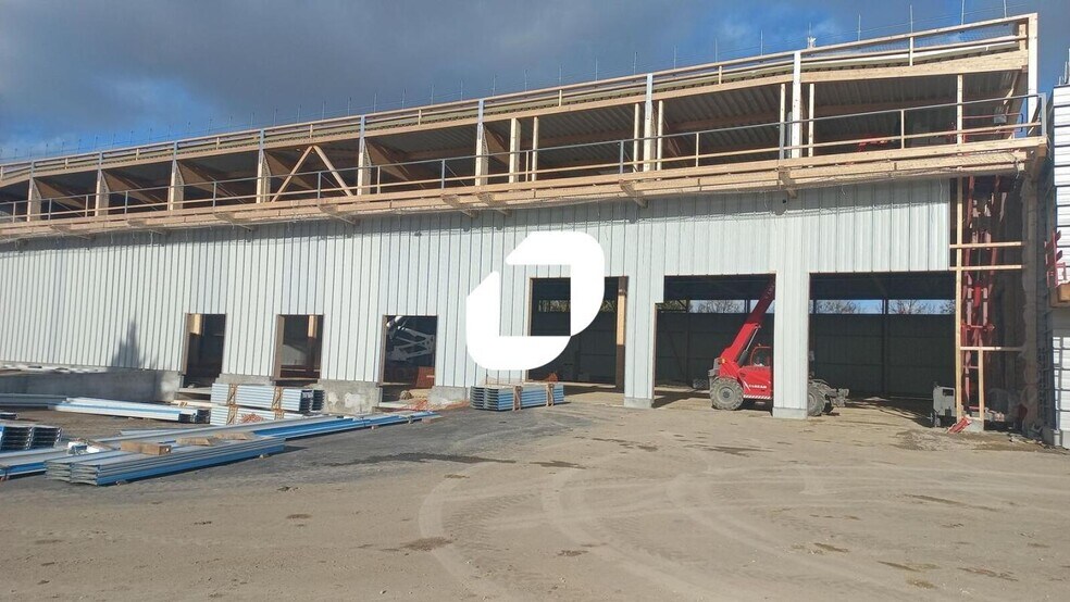 Industrial in Tremblay-en-France to rent - Construction Photo - Image 3 of 10