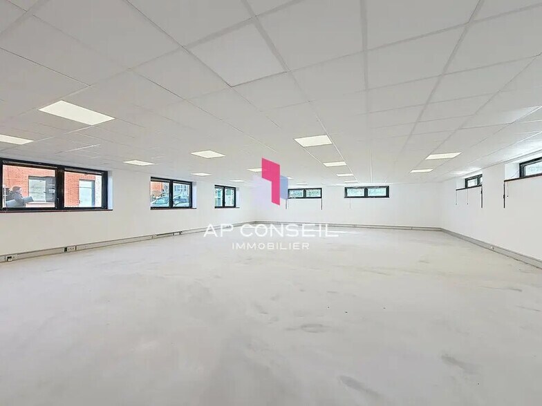 Office in Saint-Germain-en-Laye to rent - Interior Photo - Image 2 of 3