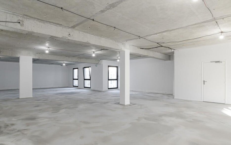 37 Rue Adam Ledoux, Courbevoie to rent - Interior Photo - Image 2 of 3
