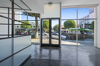 139 S Beverly Dr, Beverly Hills, CA for rent Interior Photo- Image 1 of 8