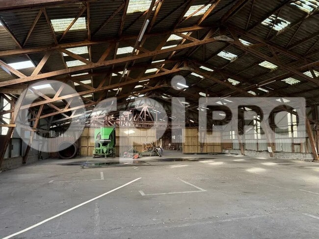 Vente Entrepôt 1 850 m²