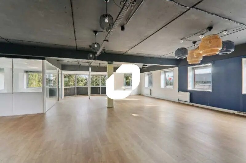 Office in Nanterre to rent - Interior Photo - Image 2 of 12