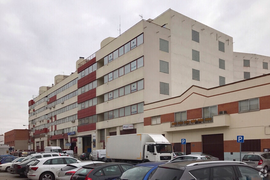 Industrial in Madrid, Madrid to rent - Building Photo - Image 2 of 2