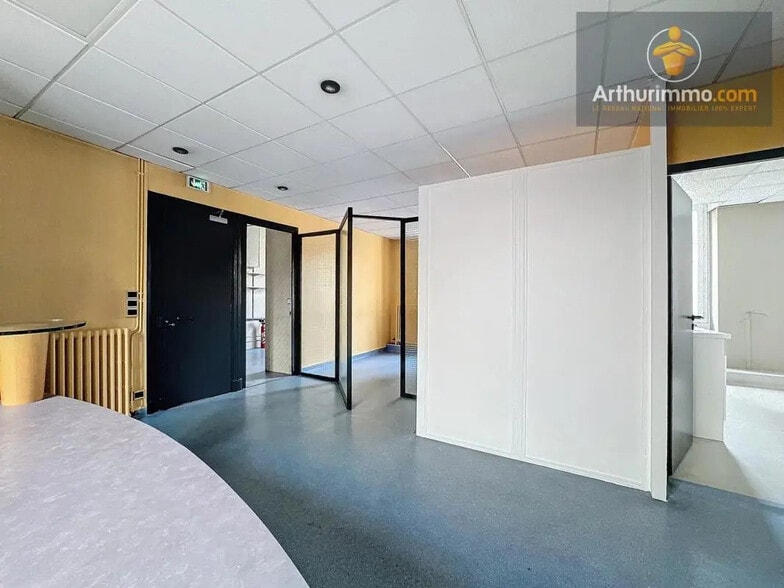 7 Rue Stalingrad, Bourgoin-Jallieu to rent - Building Photo - Image 2 of 14