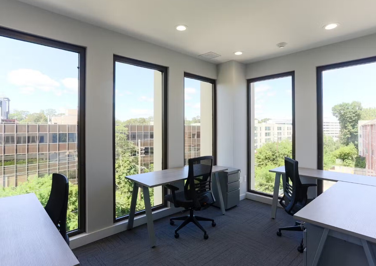 185 Great Neck Rd, Great Neck, NY to rent Interior Photo- Image 1 of 1