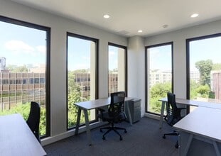 185 Great Neck Rd, Great Neck, NY to rent Interior Photo- Image 1 of 1