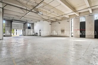 Light Industrial in Rungis to rent Interior Photo- Image 1 of 7